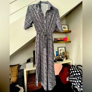 Bundle of TWO dresses, one black, one green. Floral Walmart shirt dresses size L